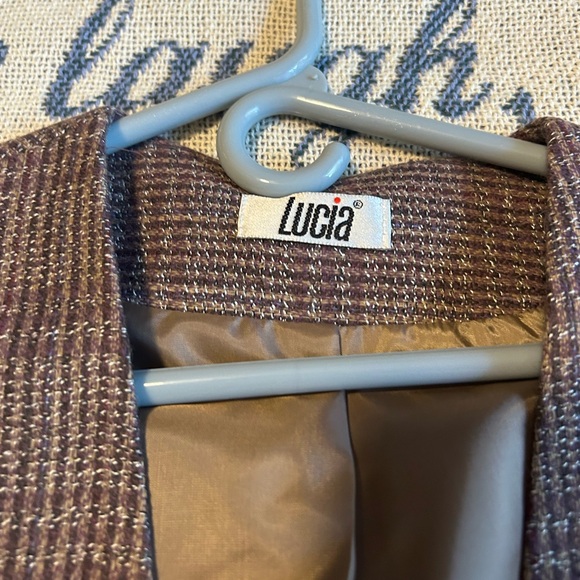 Elegant Brown Blazer with Red Accent - Picture 3 of 3